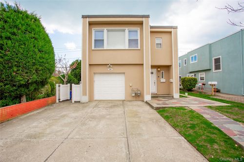 540 E Chester St, Long Beach, NY, 11561-2477 | Card Image