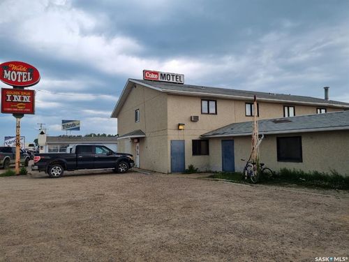 102 9th St W, Meadow Lake, SK, S9X1G3 | Card Image