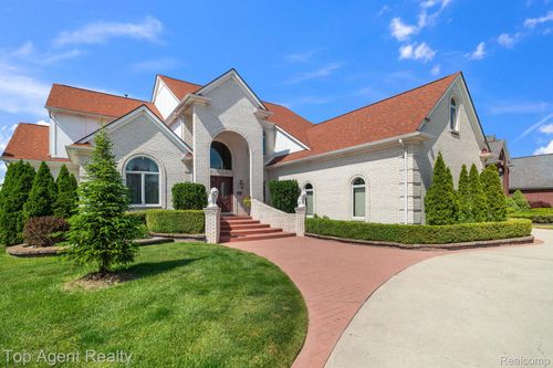 13205 Van Pamel Dr, Shelby Township, MI, 48315-3528 | Card Image
