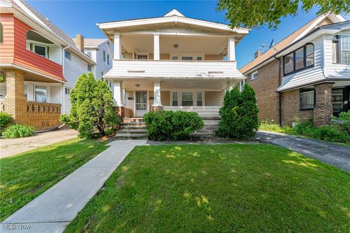 2204 Lewis Dr, Lakewood, OH, 44107-6126 | Card Image