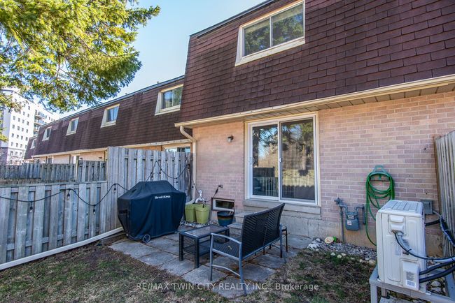 32 - 634 Strasburg Rd, Condo with 3 bedrooms, 2 bathrooms and 1 parking in Kitchener ON | Image 8