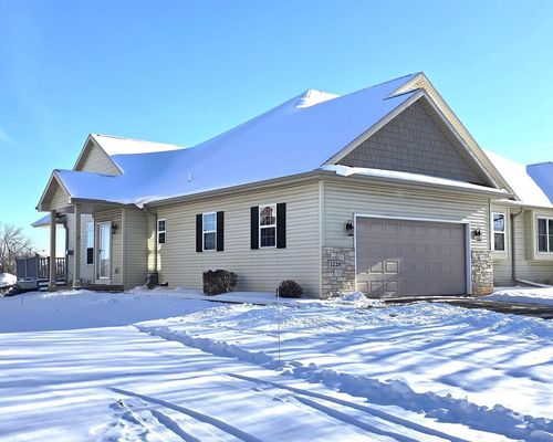 1228 Cameron Circle, NEENAH, WI, 54956 | Card Image