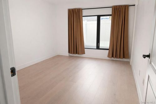 2c-52-16 Roosevelt Ave, Woodside, NY, 11377-4232 | Card Image