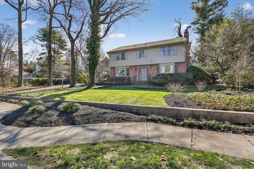 210 E Oak Ave, MOORESTOWN, NJ, 08057-2018 | Card Image