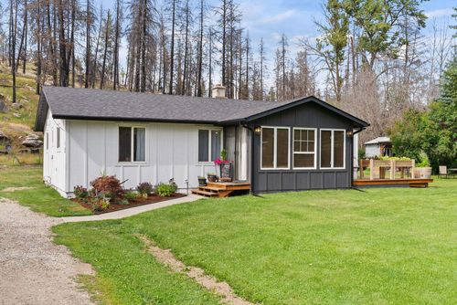 14313 E Blanchard Rd, Elk, WA, 99009-9688 | Card Image