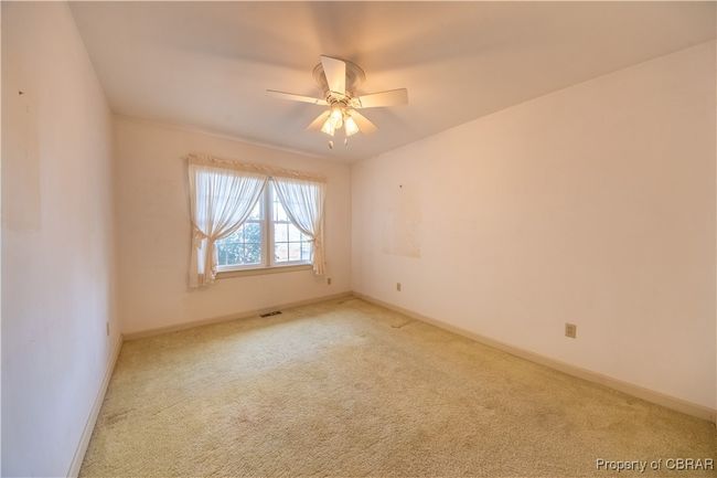 Empty room with ceiling fan and light carpet | Image 23