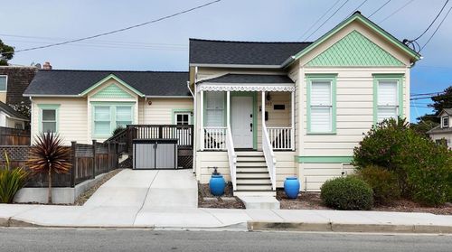 302 Park St, Pacific Grove, CA, 93950 | Card Image