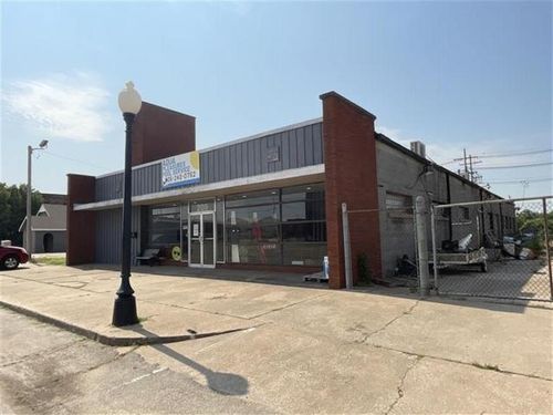 209 W Broadway St, Cushing, OK, 74023-3223 | Card Image