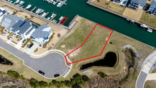 123 Seafaring Ln, Hampstead, NC, 28443-6906 | Card Image