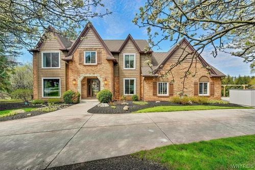 12 Fox Chapel Dr, Orchard Park, NY, 14127-3024 | Card Image