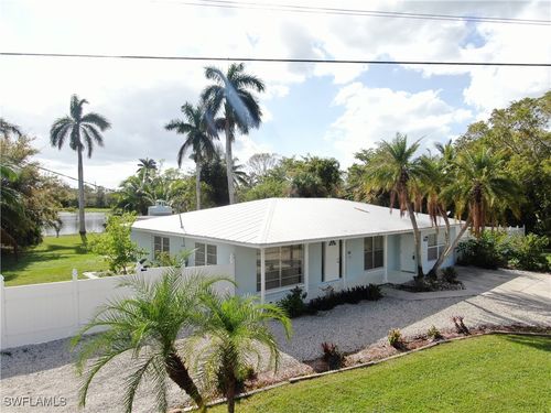 22 Constitution Dr, NAPLES, FL, 34112-7310 | Card Image