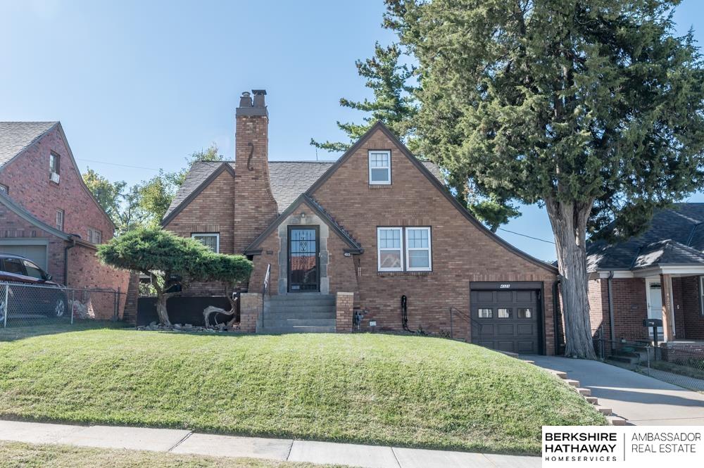 Walnut St, Omaha, NE 68105