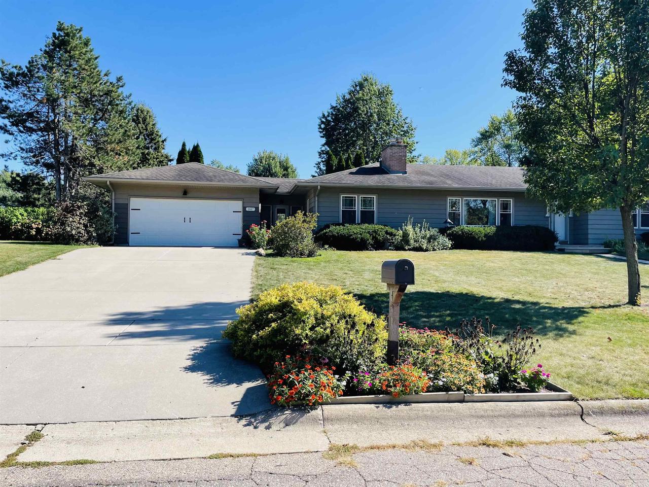 Cedar Pointe Dr, Janesville, WI 53546