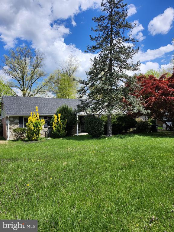 Warfield Ln, Huntingdon Valley, PA 19006