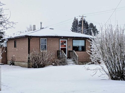 4709 46 St, Sylvan Lake, AB, T4S1N3 | Card Image