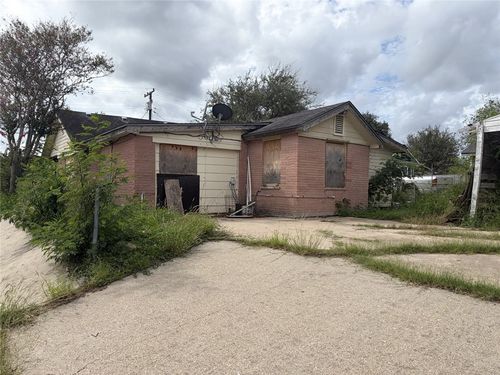 1313 S Reynolds St, Alice, TX, 78332-5337 | Card Image