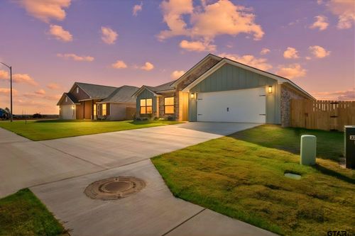 16529 Crossing Cir, Lindale, TX, 75771-1530 | Card Image