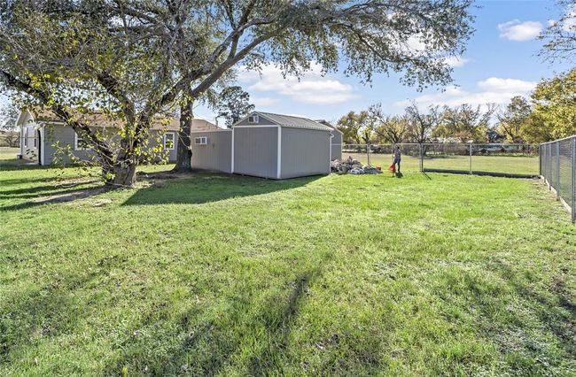 915 E Hanna St, House other with 3 bedrooms, 2 bathrooms and 2 parking in Calvert TX | Image 33