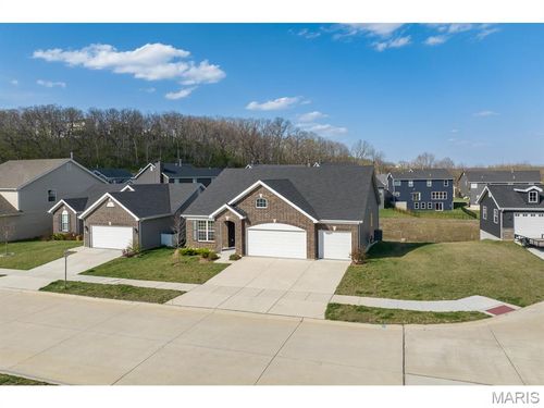689 Fox Creek Dr, Fenton, MO, 63026-5661 | Card Image
