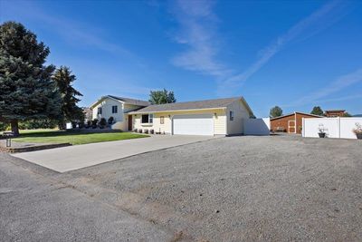 24921 E Rosewood Ave, Home with 4 bedrooms, 2 bathrooms and null parking in NEWMAN LAKE WA | Image 3