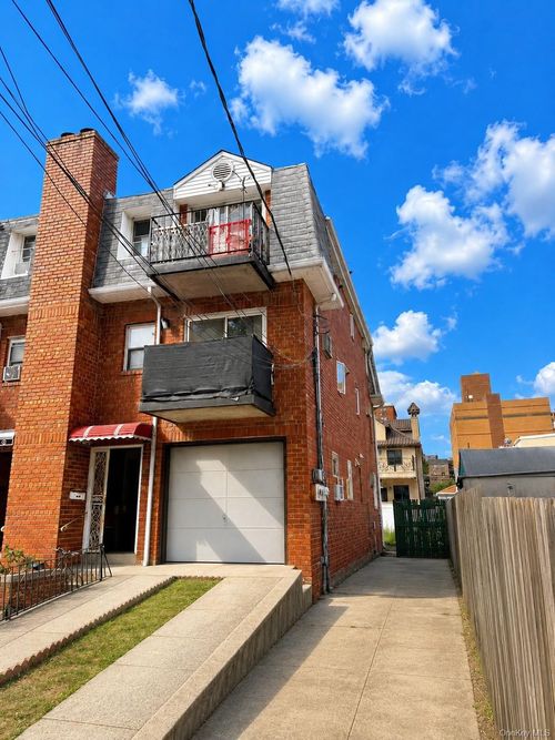 4512 Robinson, New York, NY, 11355 | Card Image