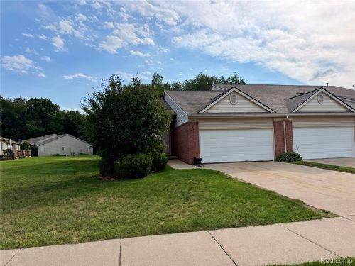 12-2251 Crystal Crossing Dr, Howell, MI, 48843-7004 | Card Image