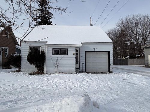 1211 Wells Street, Marinette, WI, 54143 | Card Image