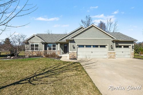 5573 Stanton Woods Drive, Blendon Township, MI, 49426 | Card Image
