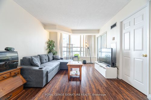 910-250 Webb Dr, Mississauga, ON, L5B3Z4 | Card Image