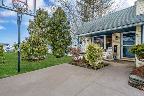 22 Mercury Ln, Levittown, NY, 11756-4223 | Card Image