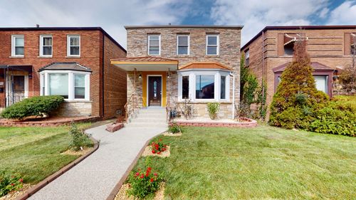 8134 S Yates Blvd, CHICAGO, IL, 60617-1107 | Card Image