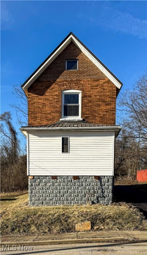 112 Robinson Rd, Campbell, OH, 44405-1779 | Card Image