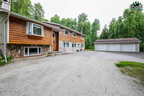270 Terrace Dr, Fairbanks, AK, 99712-1637 | Card Image