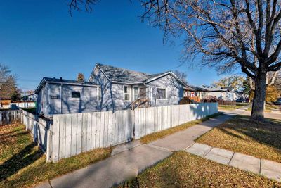 1819 6a Ave N, House detached with 3 bedrooms, 1 bathrooms and 2 parking in Lethbridge AB | Image 2