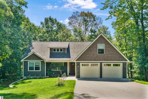 180 Hunters Rdg, Cadillac, MI, 49601-8006 | Card Image