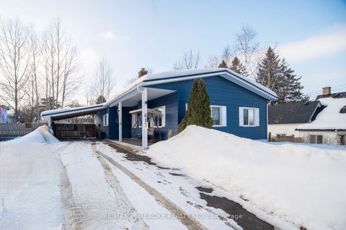 61 Doran Rd, Petawawa, ON, K8H1R3 | Card Image