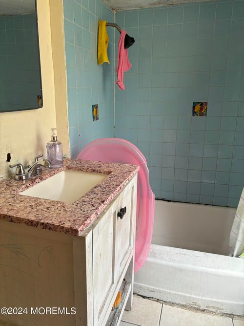 2156 Berwick St, CAMDEN, NJ, 08105-1829 | Card Image