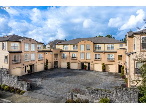 8325 Sw Seneca St, Tualatin, OR, 97062-8432 | Card Image