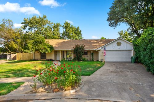 913 Kensington Ct, Bedford, TX, 76021-3336 | Card Image