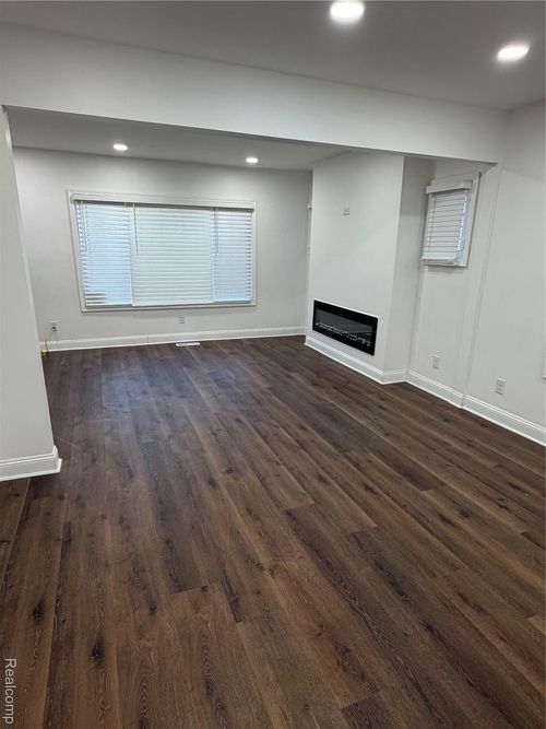 17153 Northlawn St, Detroit, MI, 48221-2548 | Card Image