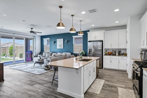 1652 W Estes Way, Phoenix, AZ, 85041-2616 | Card Image