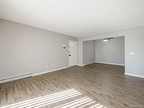 apt-6-121 E Van Riper Rd, Fowlerville, MI, 48836-8944 | Card Image