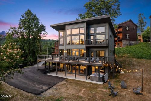 332 Sterling Dr, Gatlinburg, TN, 37738-5053 | Card Image