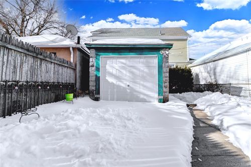 8018 64th Ln, Glendale, NY, 11385-6819 | Card Image