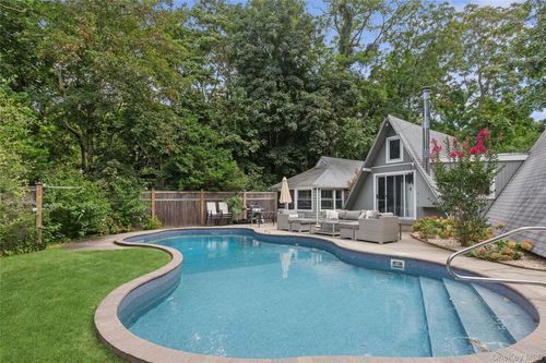 10 Oak Ln, Sag Harbor, NY, 11963-2111 | Card Image