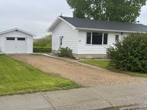 221 Frederick Avenue W, Standard, AB, T0J3G0 | Card Image