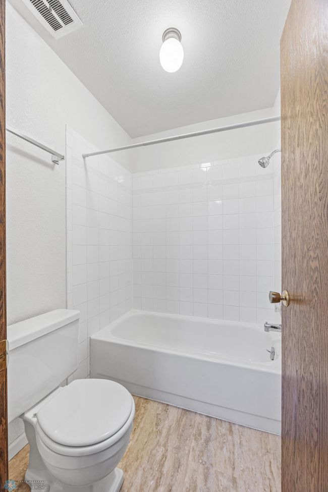 Bathroom | Image 18