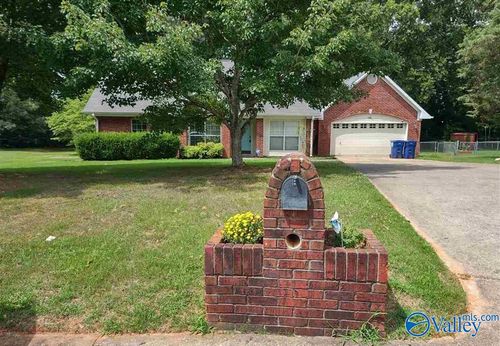 116 Dawn Dr, Madison, AL, 35758-2327 | Card Image
