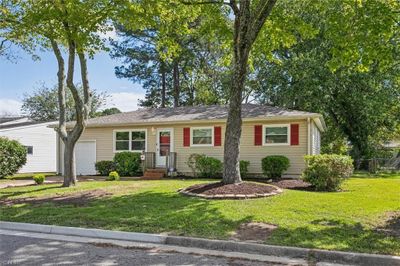 114 Phillips Lane, House other with 3 bedrooms, 1 bathrooms and null parking in Newport News VA | Image 2