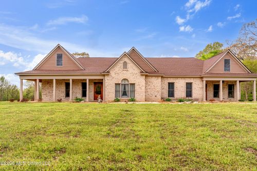 3555 Fogg Rd S, Hernando, MS, 38632-9737 | Card Image